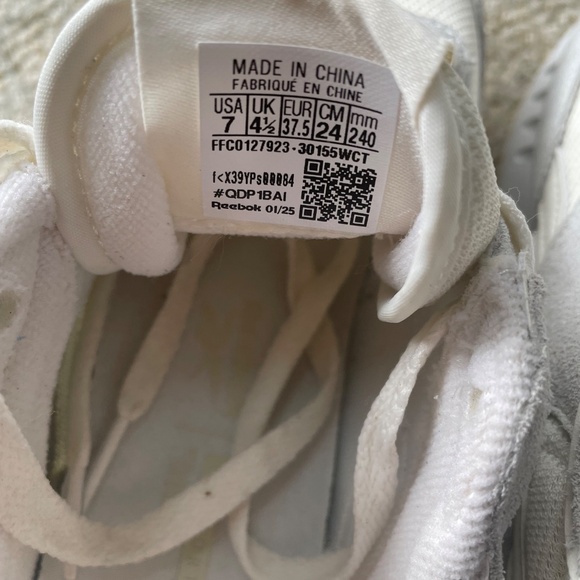 Reebok sneaker size 7 - Picture 6 of 6